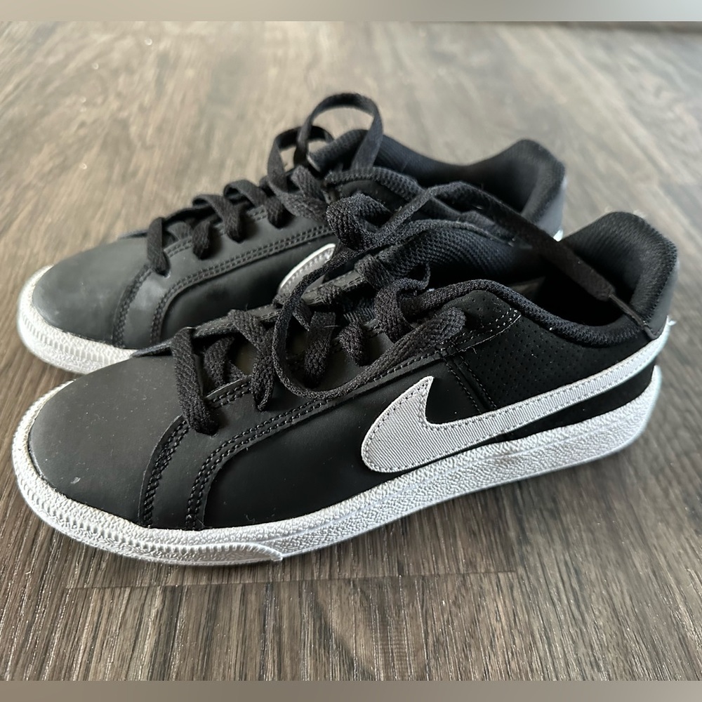 New Nikes size 6